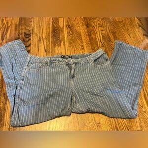 hollister low-rise baggy jeans